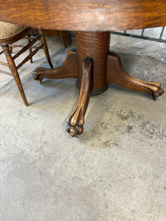 Vintage Oak Dining Table w/Chairs