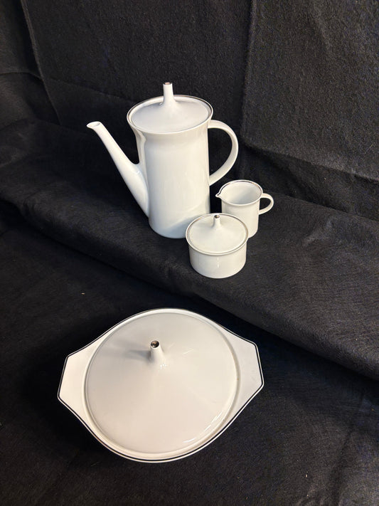Whit Porcelain Tea and Pot Set