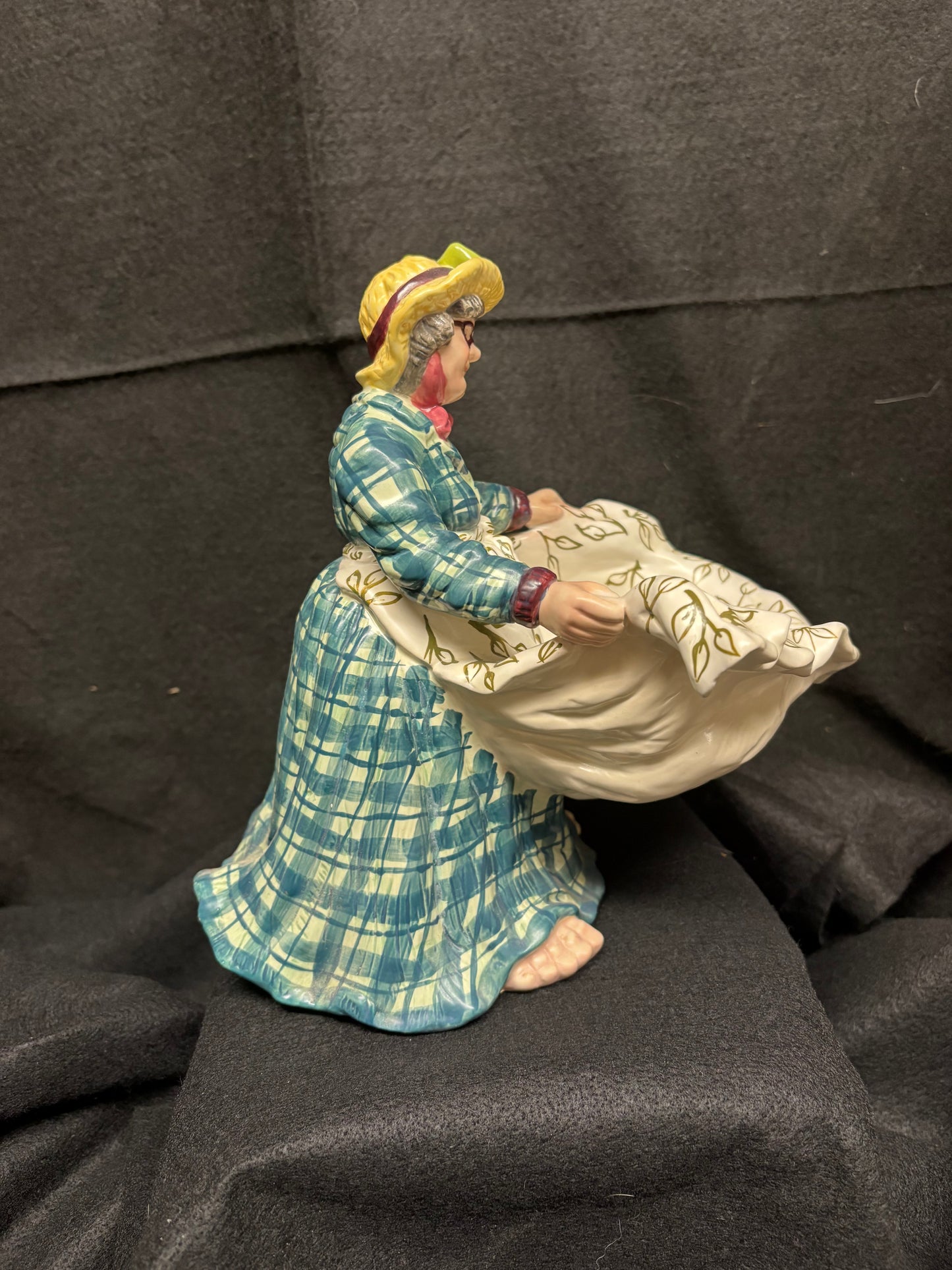 Apron Bowl Figurine