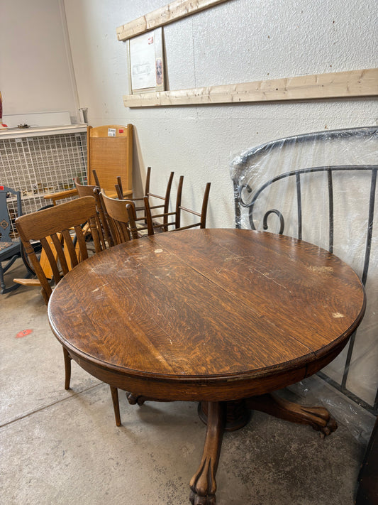 Vintage Oak Dining Table w/Chairs