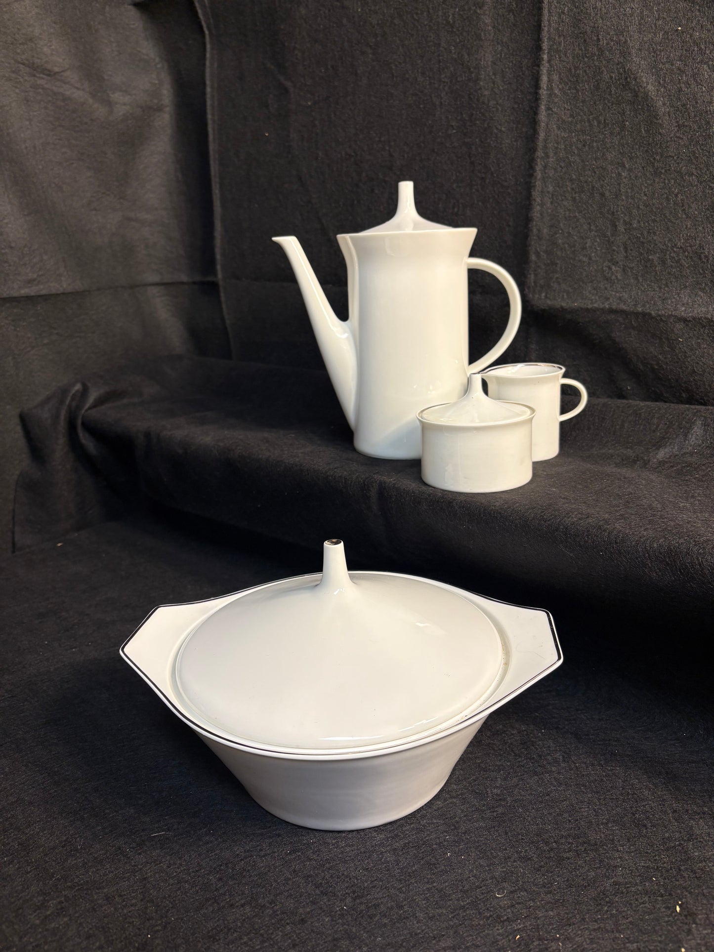 Whit Porcelain Tea and Pot Set