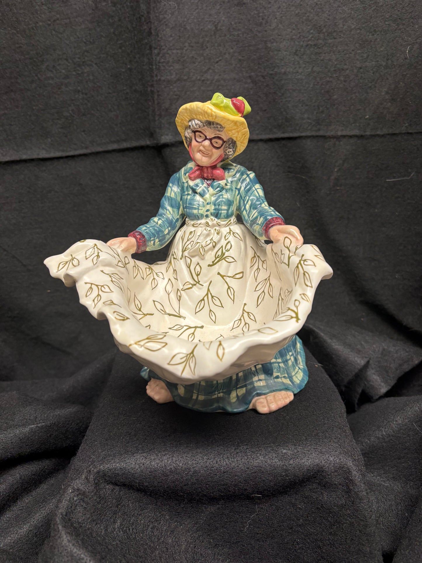 Apron Bowl Figurine