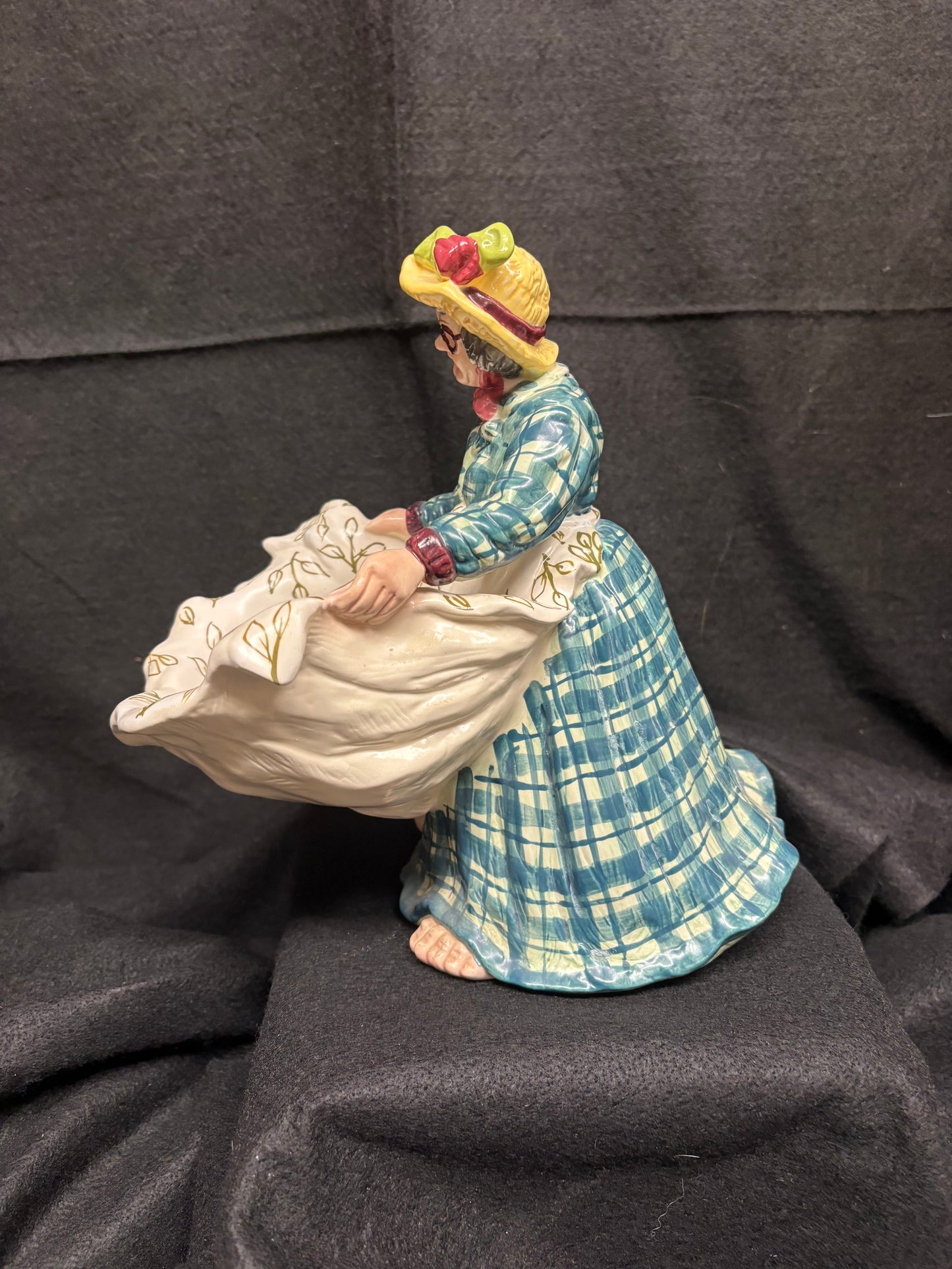 Apron Bowl Figurine