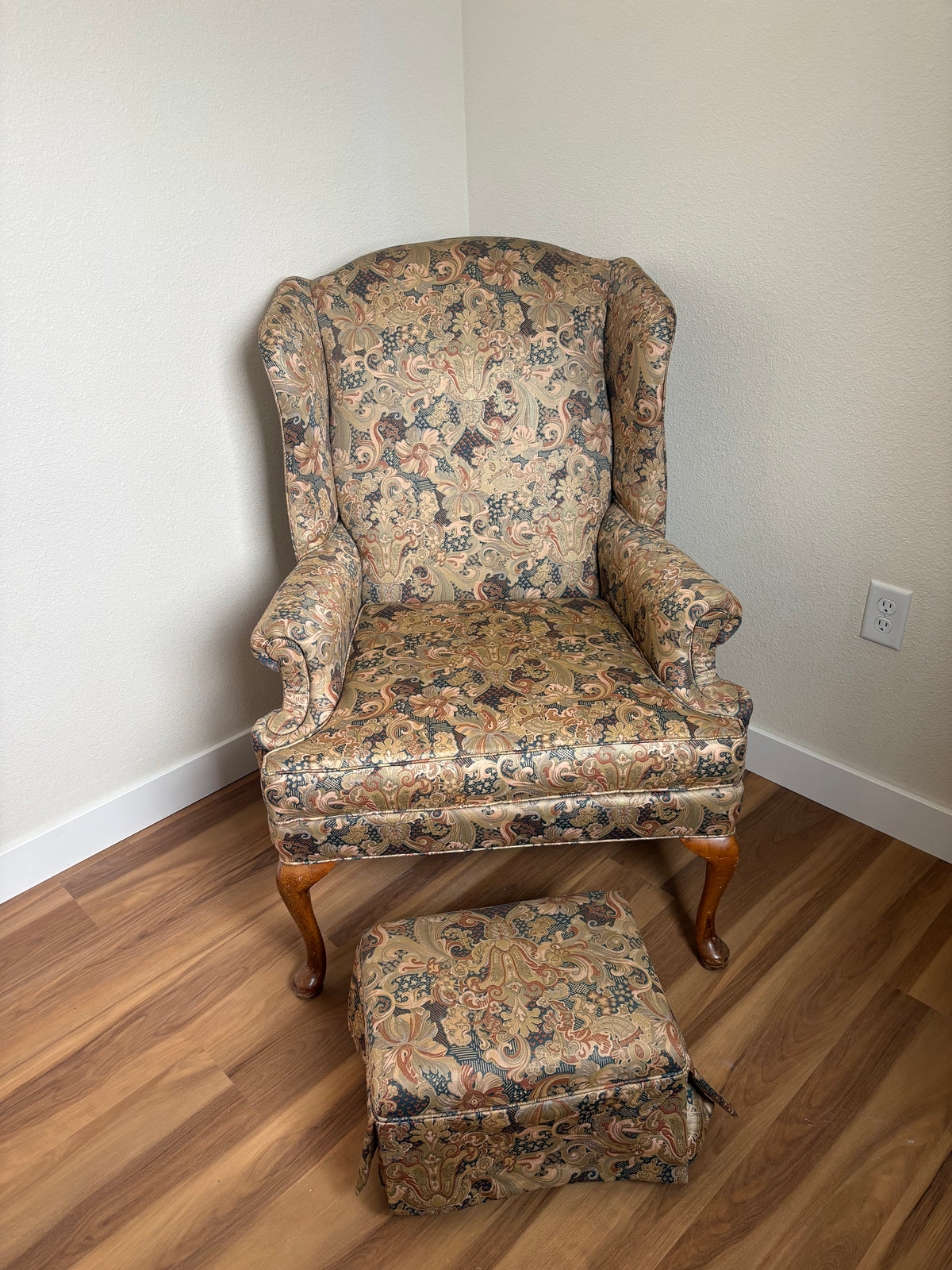 Highback Armchair w/Ottoman